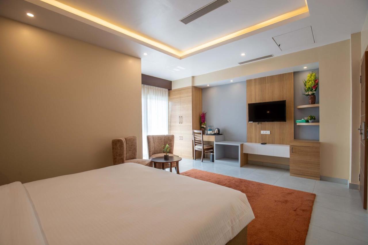 Hotel Palm International Butwāl Zewnętrze zdjęcie