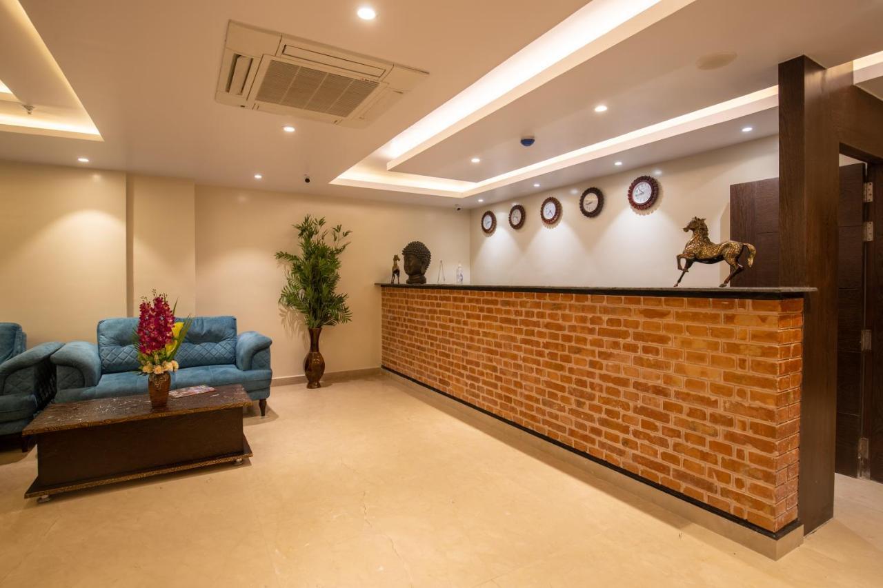 Hotel Palm International Butwāl Zewnętrze zdjęcie