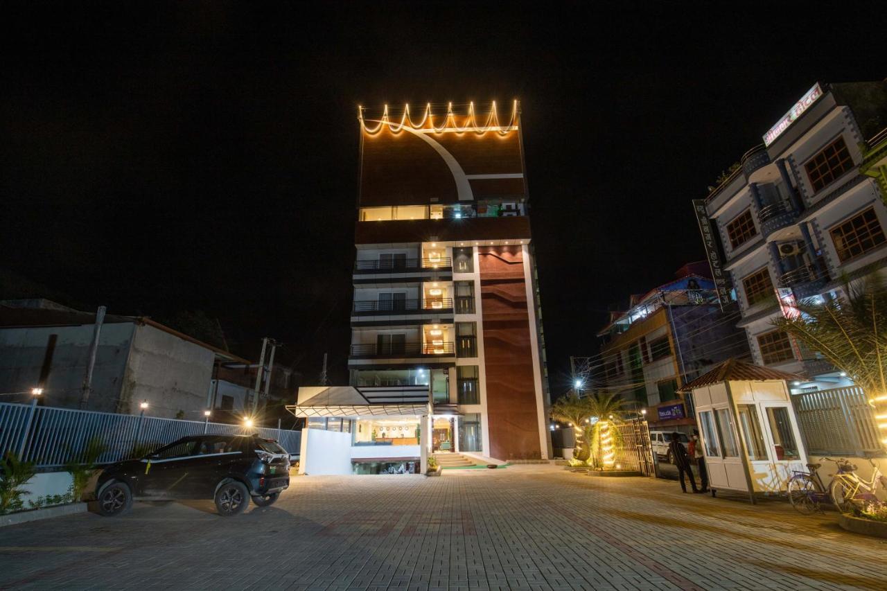 Hotel Palm International Butwāl Zewnętrze zdjęcie