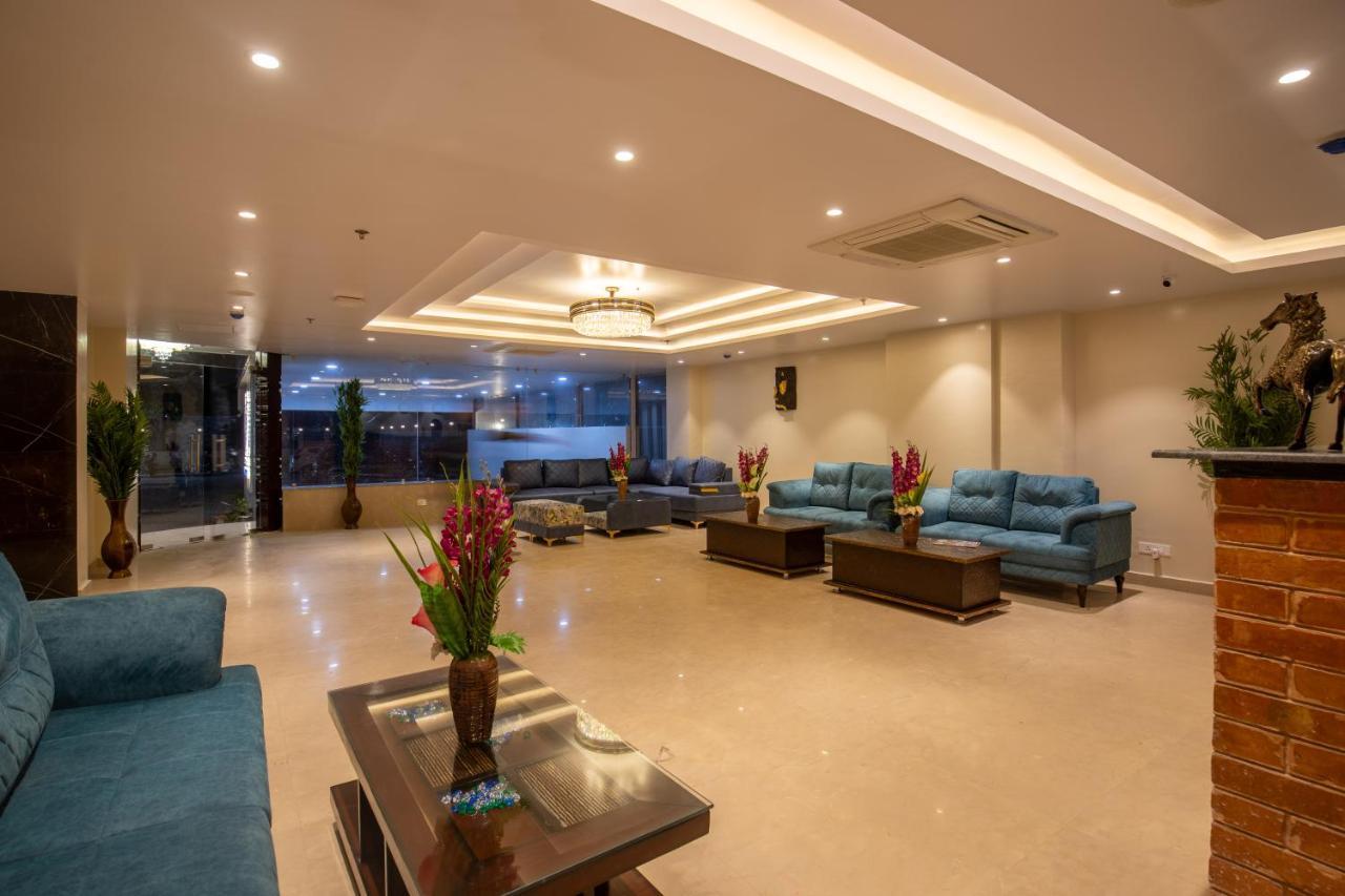 Hotel Palm International Butwāl Zewnętrze zdjęcie
