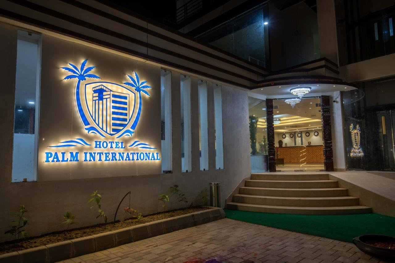 Hotel Palm International Butwāl Zewnętrze zdjęcie