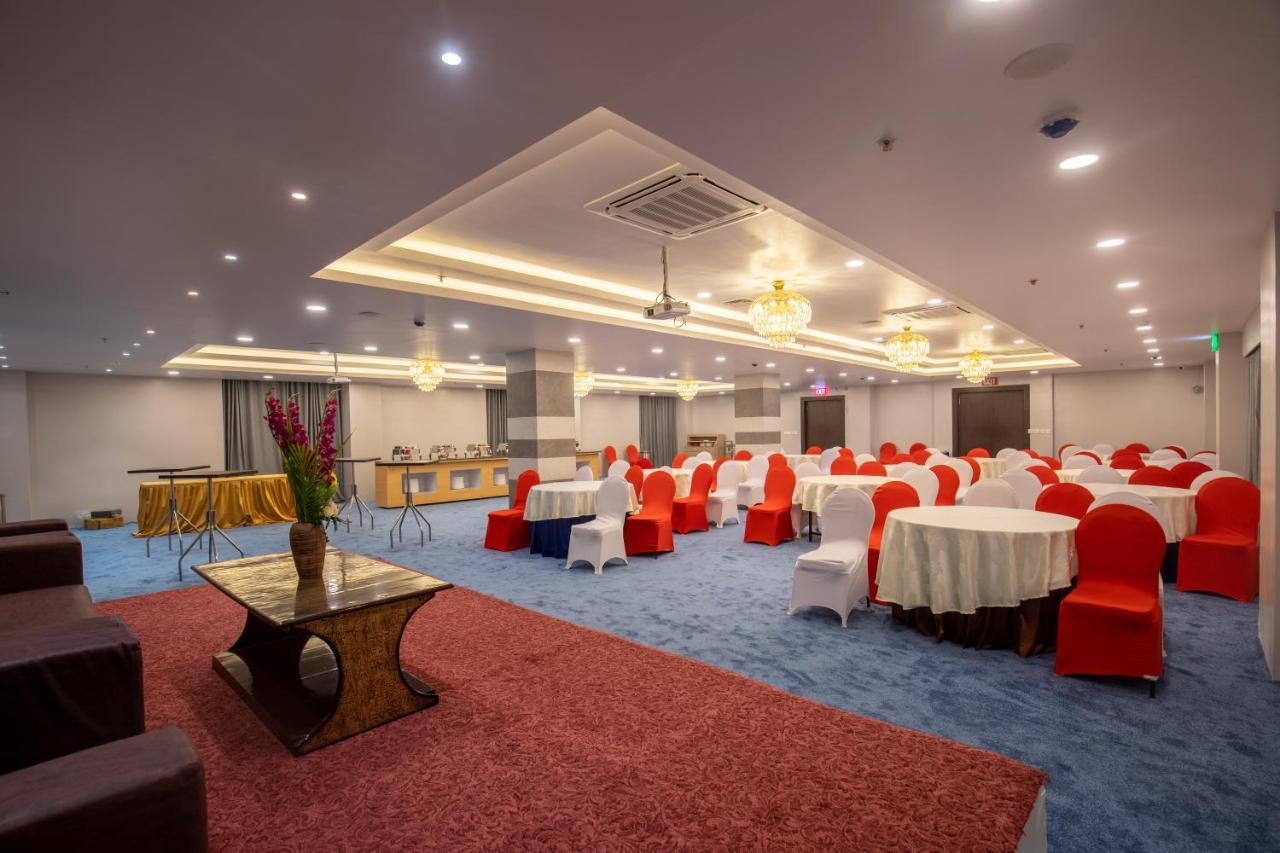 Hotel Palm International Butwāl Zewnętrze zdjęcie