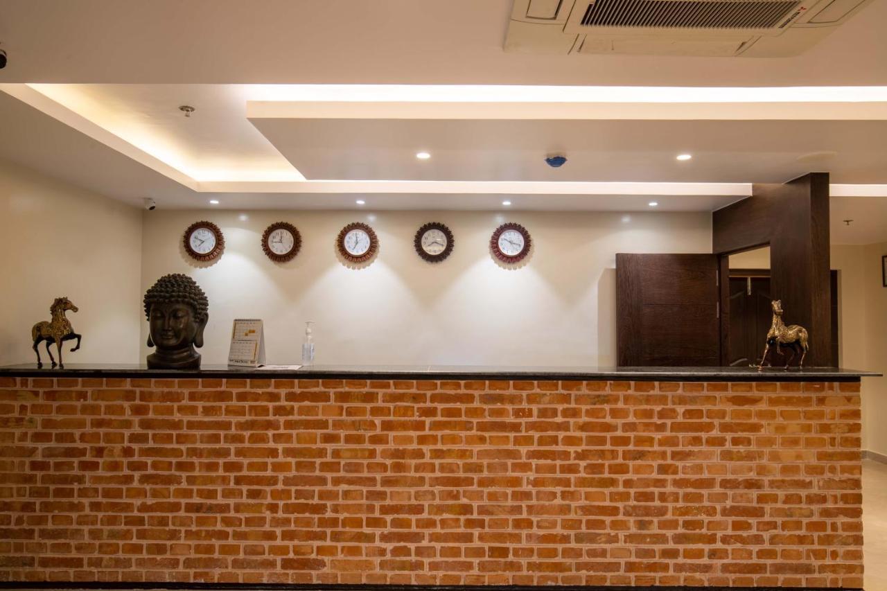 Hotel Palm International Butwāl Zewnętrze zdjęcie