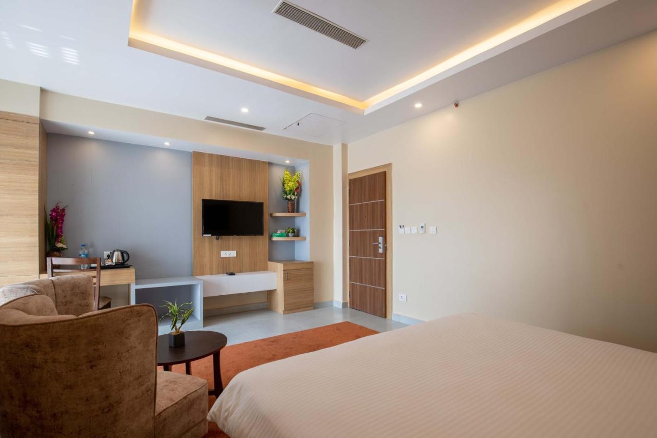 Hotel Palm International Butwāl Zewnętrze zdjęcie