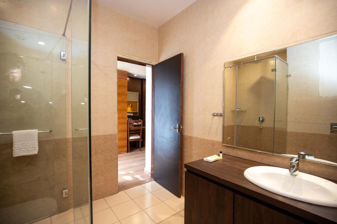 Hotel Palm International Butwāl Zewnętrze zdjęcie