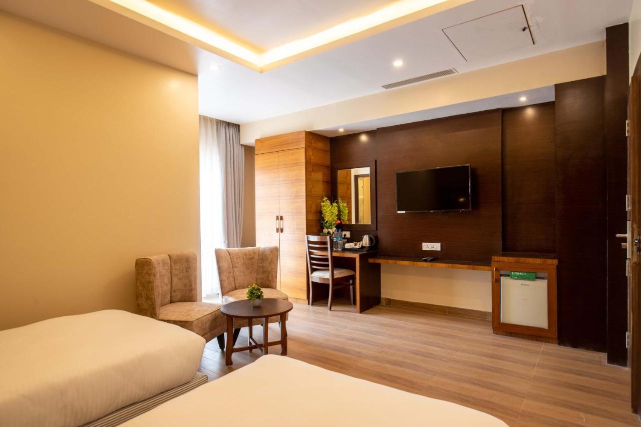 Hotel Palm International Butwāl Zewnętrze zdjęcie