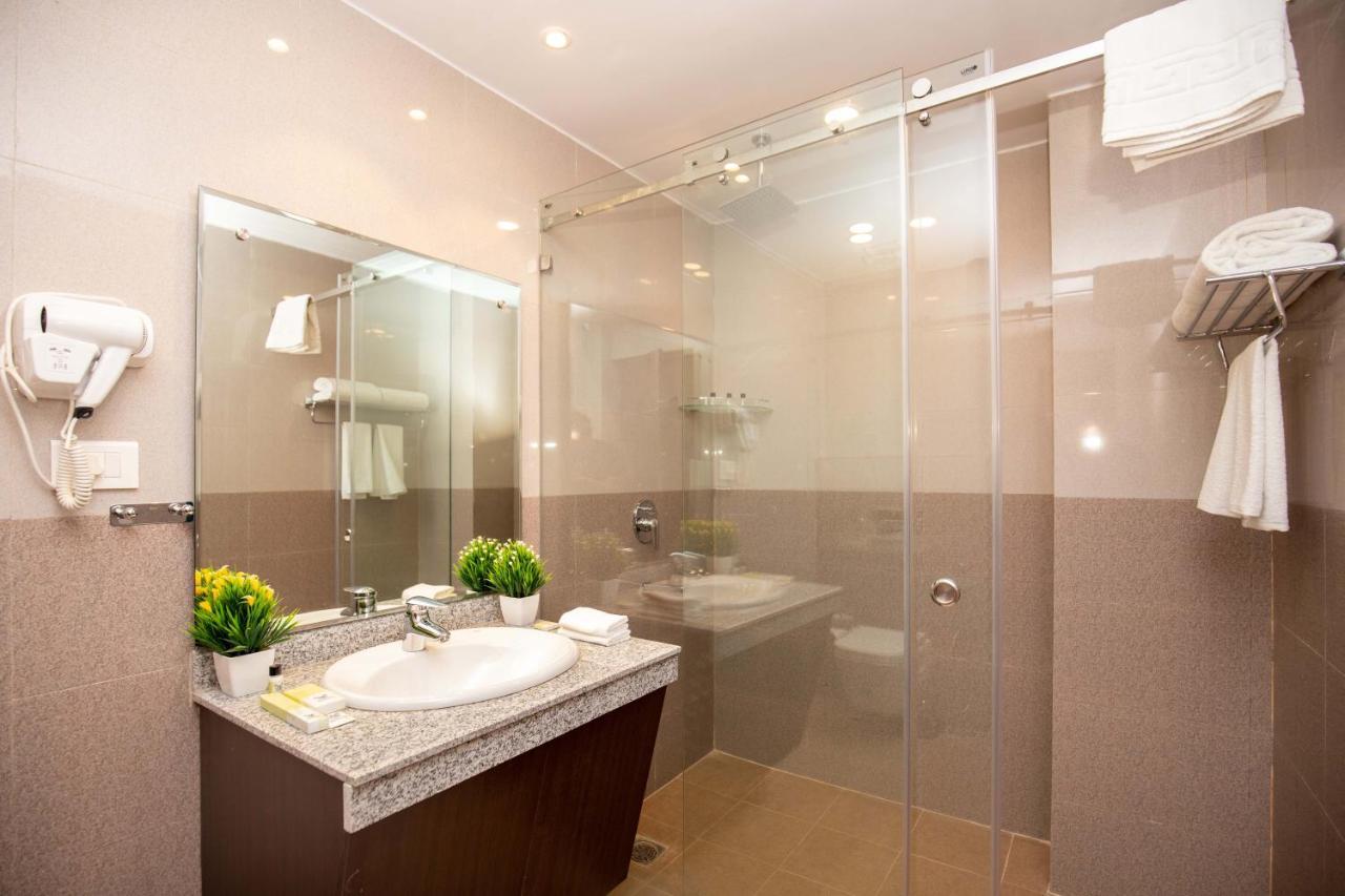 Hotel Palm International Butwāl Zewnętrze zdjęcie