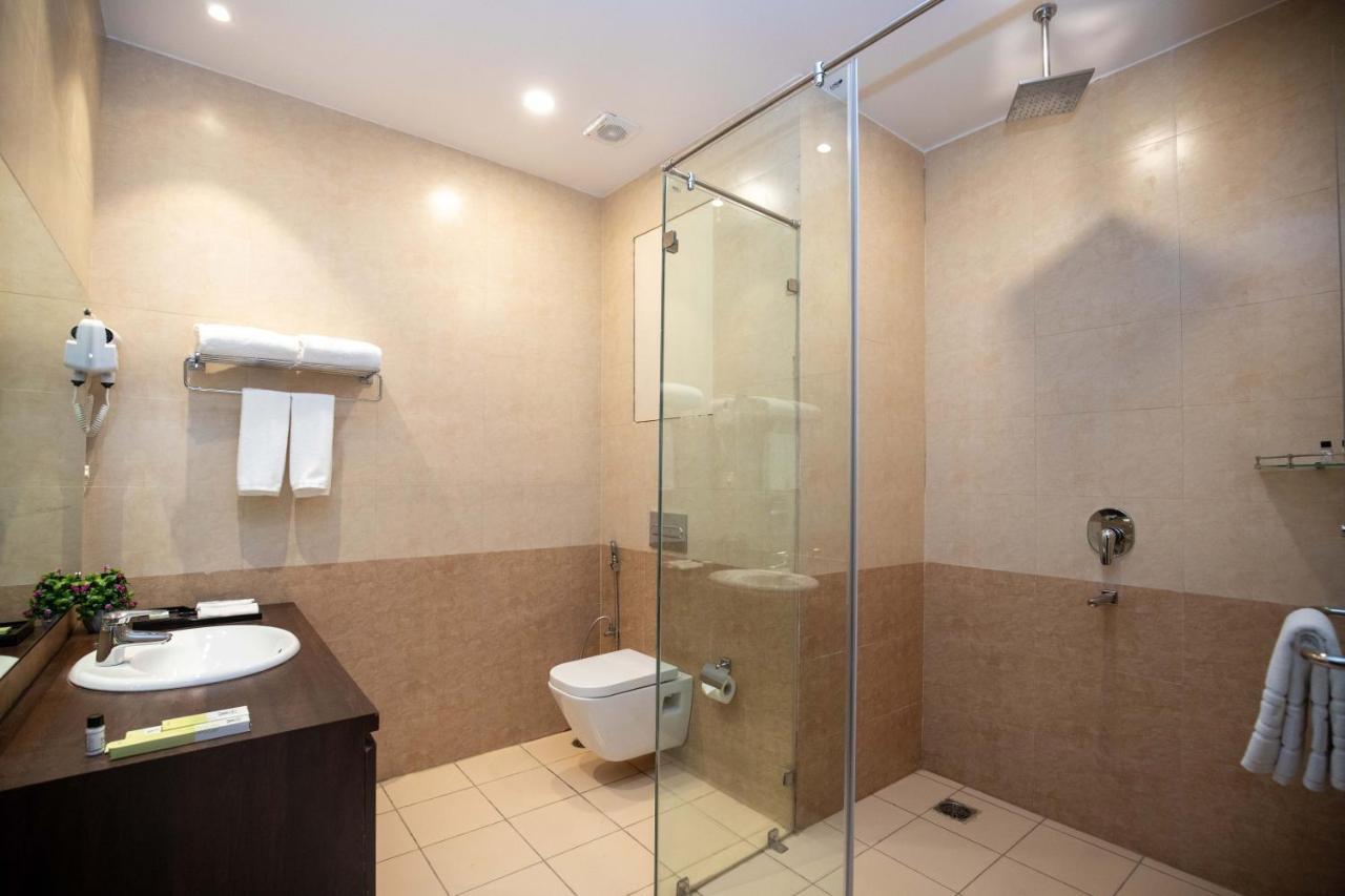 Hotel Palm International Butwāl Zewnętrze zdjęcie