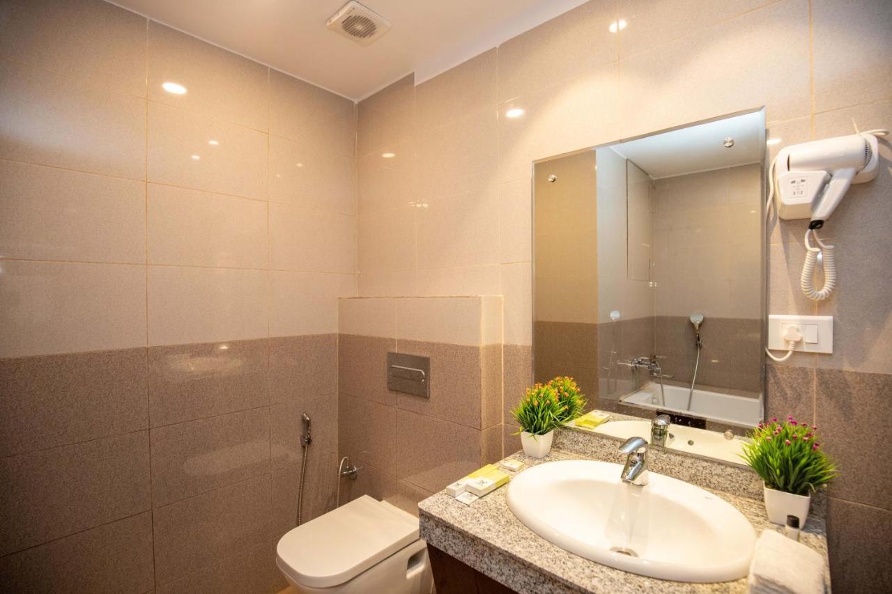 Hotel Palm International Butwāl Zewnętrze zdjęcie