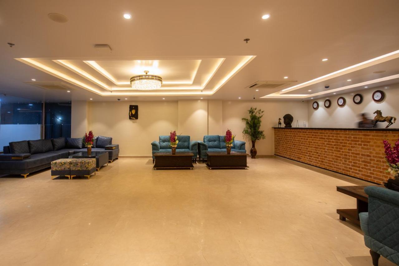 Hotel Palm International Butwāl Zewnętrze zdjęcie