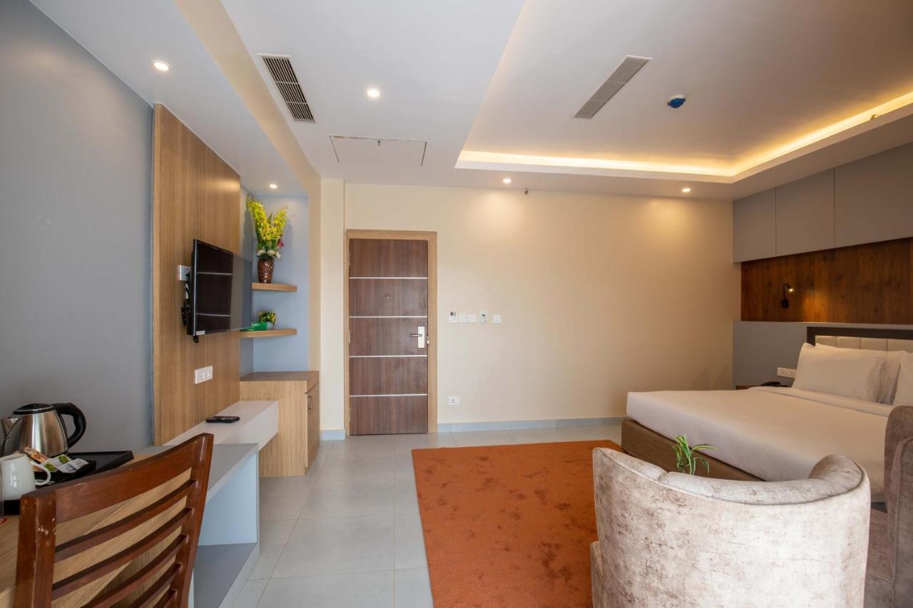 Hotel Palm International Butwāl Zewnętrze zdjęcie