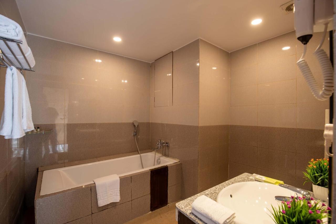 Hotel Palm International Butwāl Zewnętrze zdjęcie
