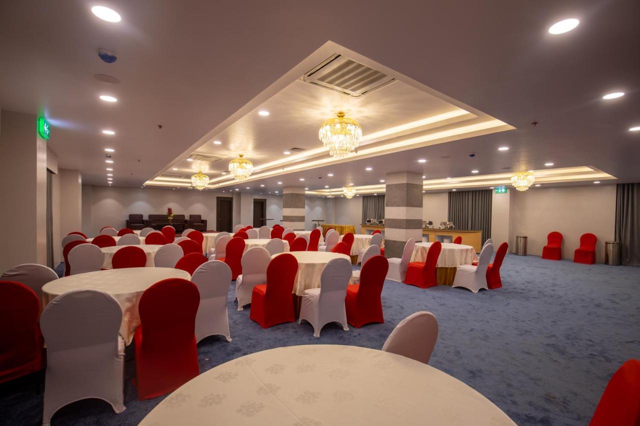 Hotel Palm International Butwāl Zewnętrze zdjęcie