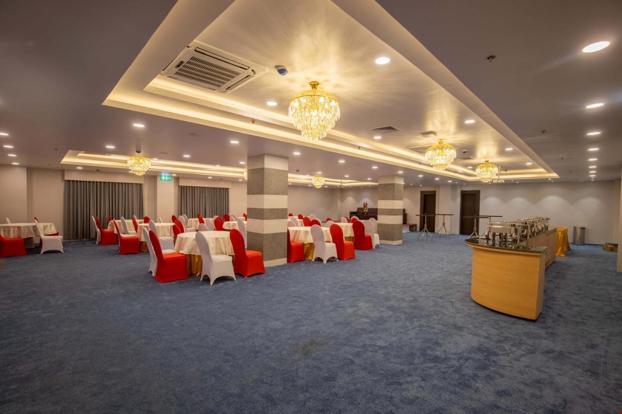 Hotel Palm International Butwāl Zewnętrze zdjęcie