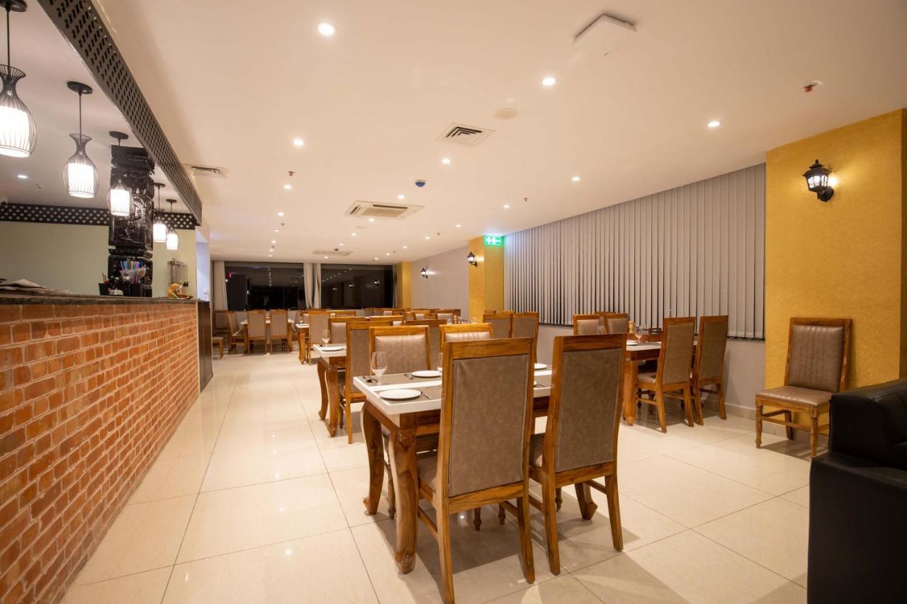 Hotel Palm International Butwāl Zewnętrze zdjęcie
