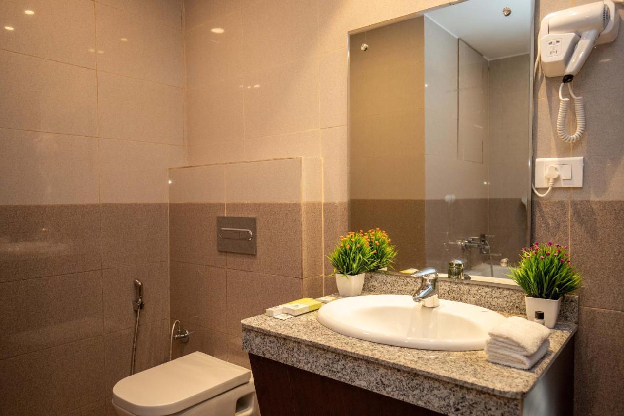 Hotel Palm International Butwāl Zewnętrze zdjęcie